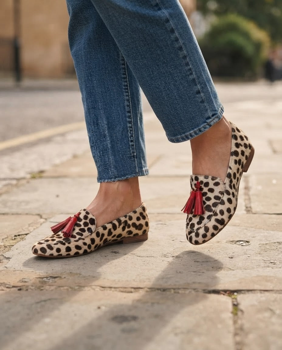 Consuelo | Mocasines de Lunares con Borlas Rojas