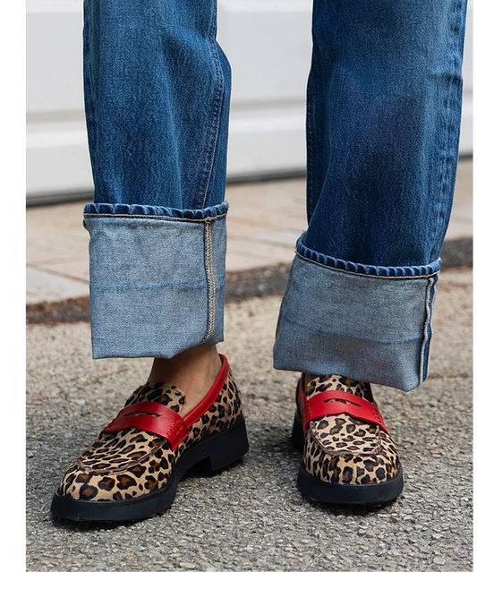 Soledad | Mocasines de Leopardo con Detalles en Rojo