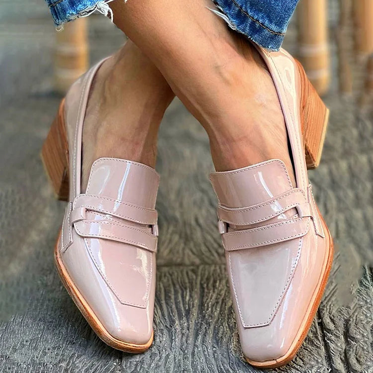 Raquel | Mocasines de Charol Nude con Tacón Ancho