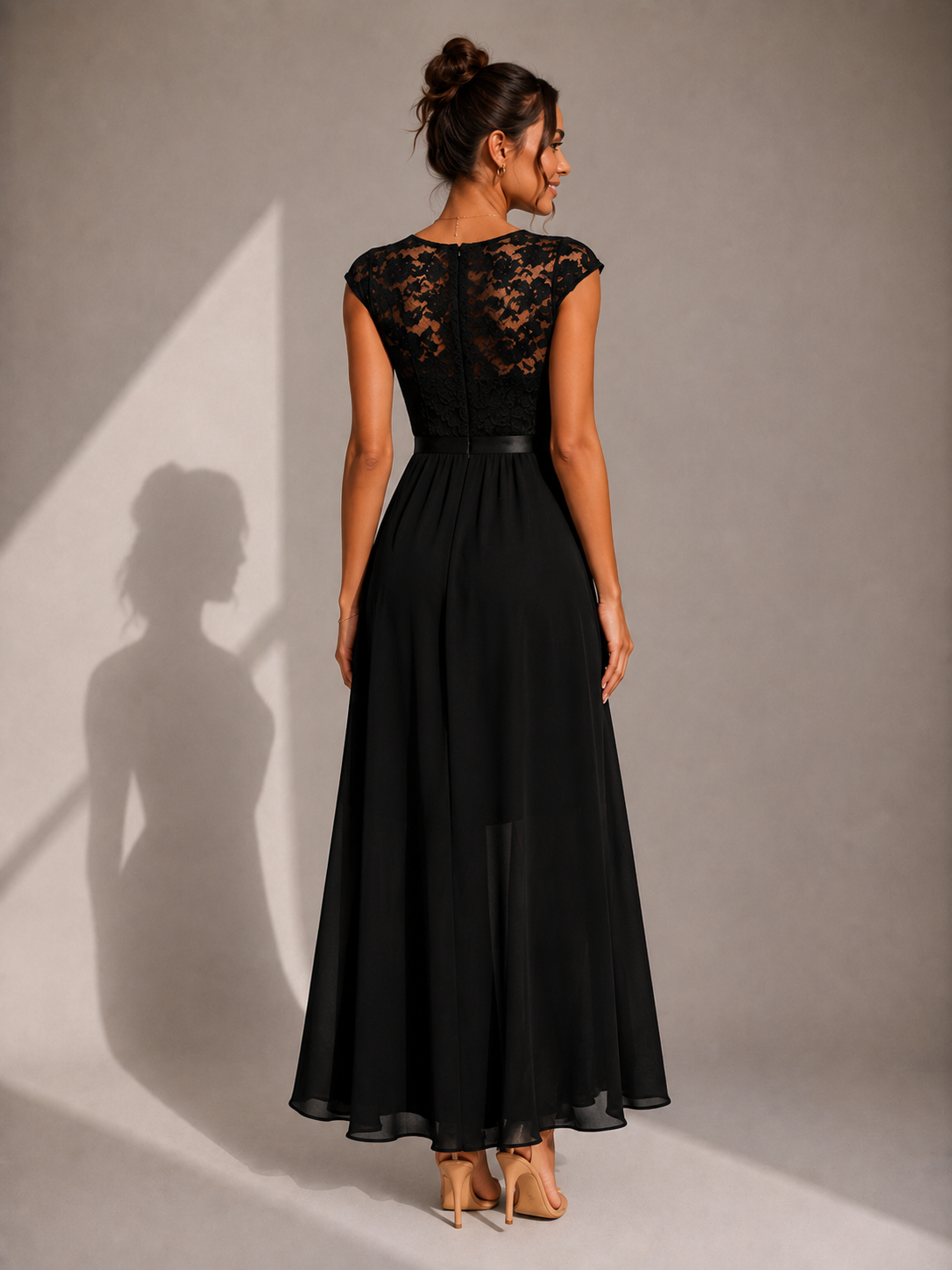 Loreto | Vestido de Fiesta con Cuerpo de Encaje y Bajo Asimétrico