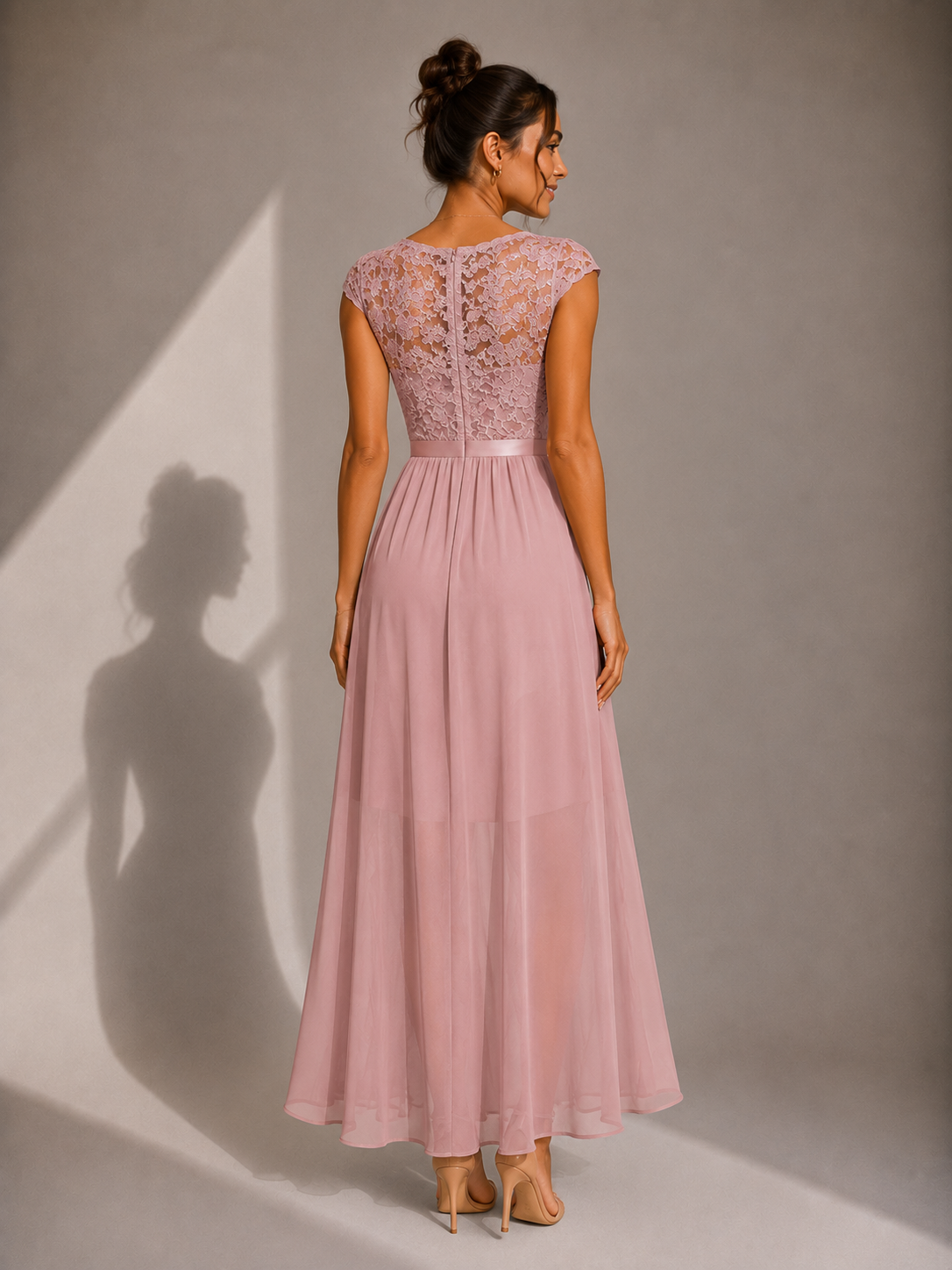 Loreto | Vestido de Fiesta con Cuerpo de Encaje y Bajo Asimétrico