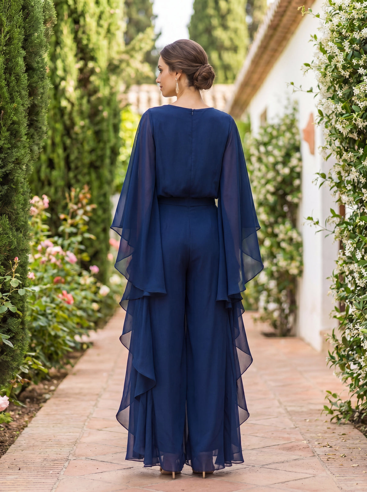 Marisol | Conjunto de Blusa con Manga Capa y Falda de Volantes