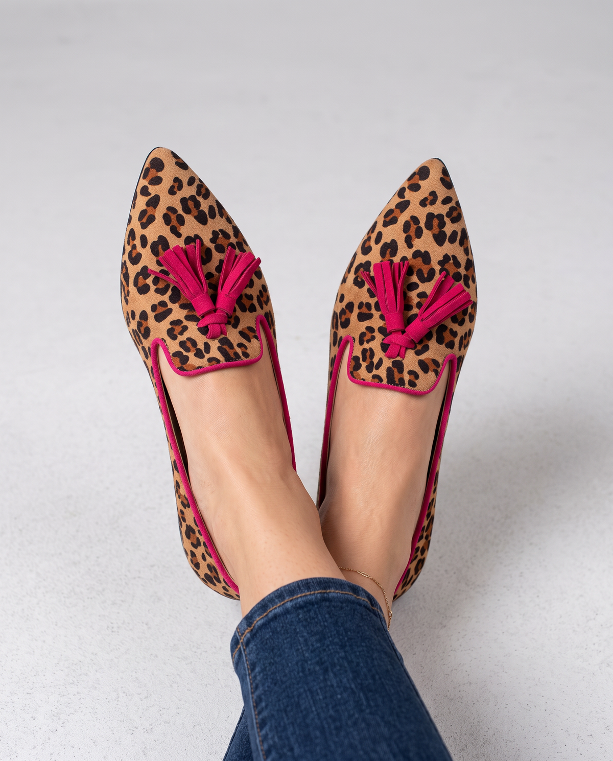 Wendy | Mocasines Efecto Ante con Estampado de Leopardo y Borlas Fucsia