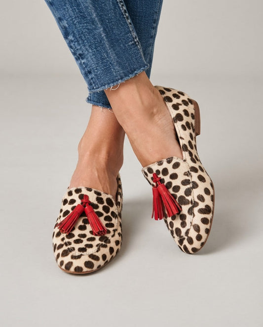 Consuelo | Mocasines de Lunares con Borlas Rojas