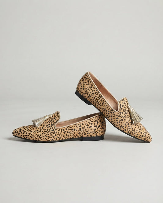 Marisol | Mocasines de Punta Fina con Estampado de Guepardo y Borlas Doradas