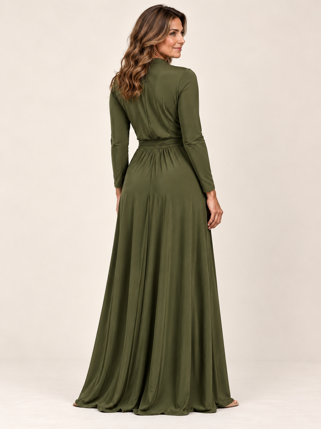 Vimmer | Vestido Maxi Elegante de Escote Profundo y Caída Fluida.