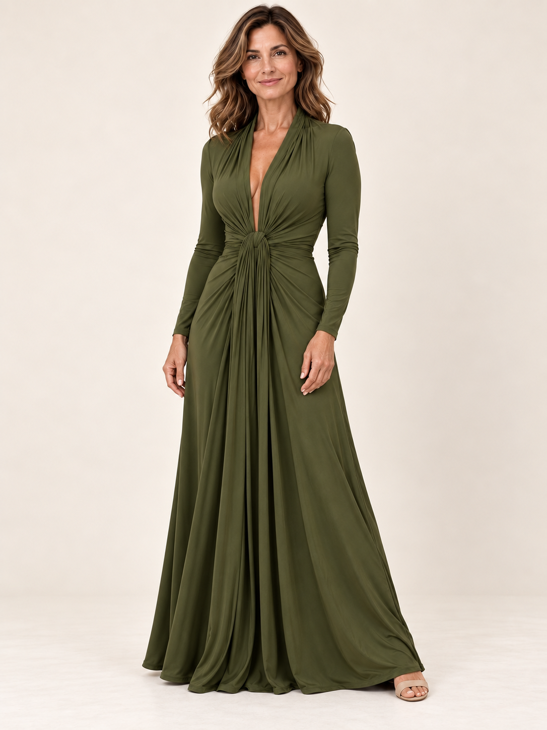 Vimmer | Vestido Maxi Elegante de Escote Profundo y Caída Fluida.
